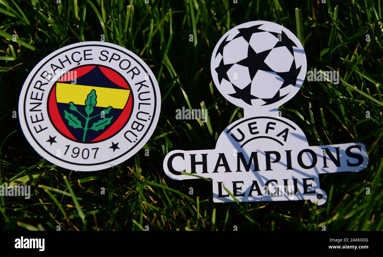 September 6, 2019 Istanbul, Türkei. Das Emblem der türkische Fußball-Verein  Fenerbahce Istanbul neben dem Logo der Champions League auf dem Grün  Stockfotografie - Alamy