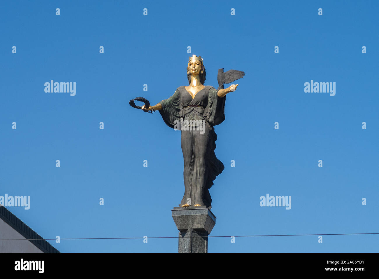 SOFIA, Bulgarien - 3. APRIL 2018: Nahaufnahme der Statue von Sveta Sofia während des Tages. Stockfoto