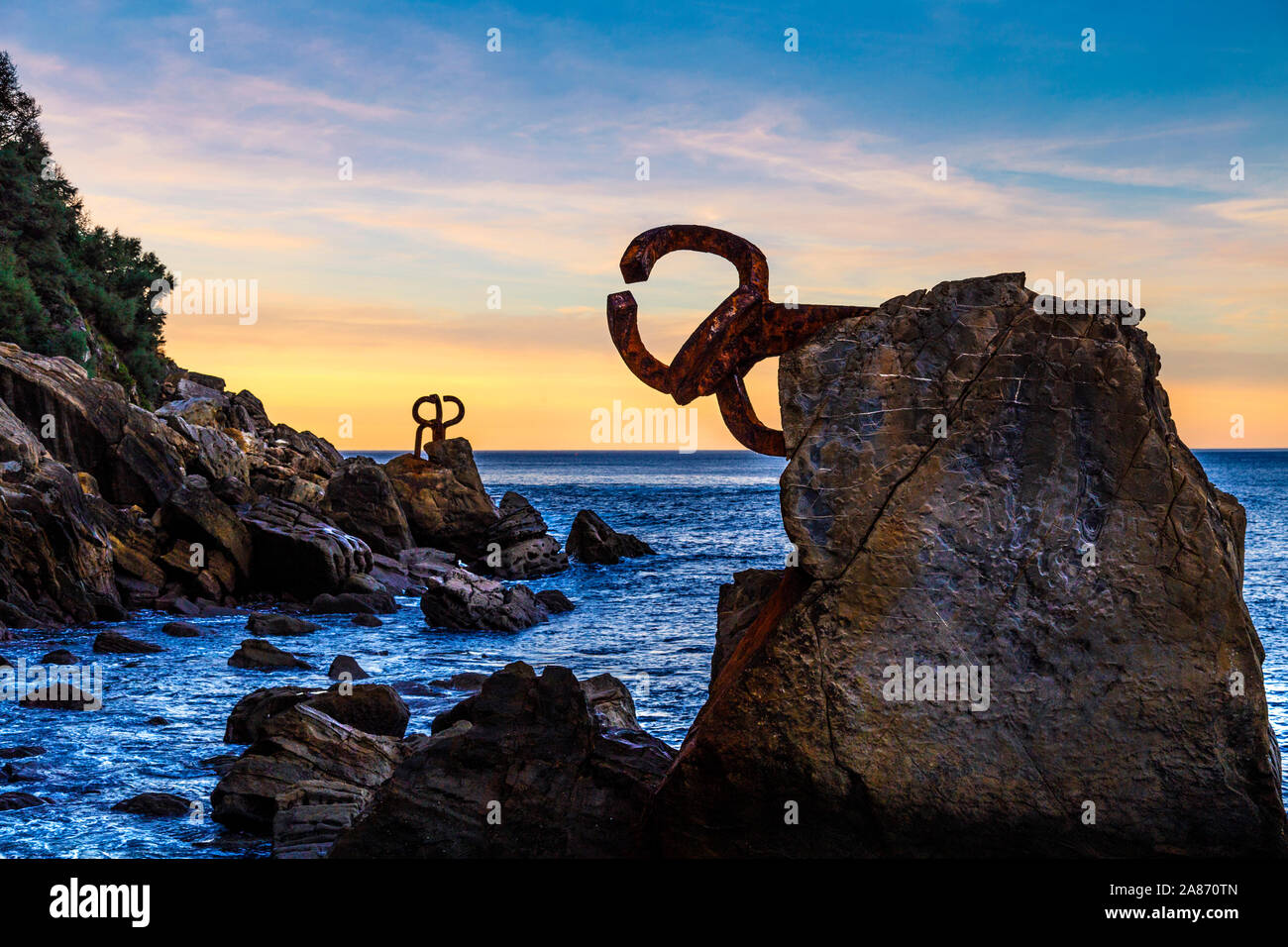 "Den Kamm der Wind' (Peine del Viento XV) Skulpturen von Eduardo Chillida in San Sebastian, Spanien Stockfoto