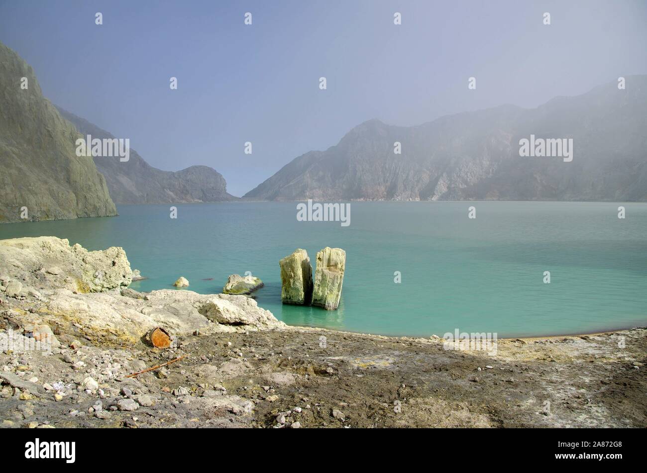 Kratersee des Kawah Ijen Vulkan auf der Insel Java in Indonesien Stockfoto