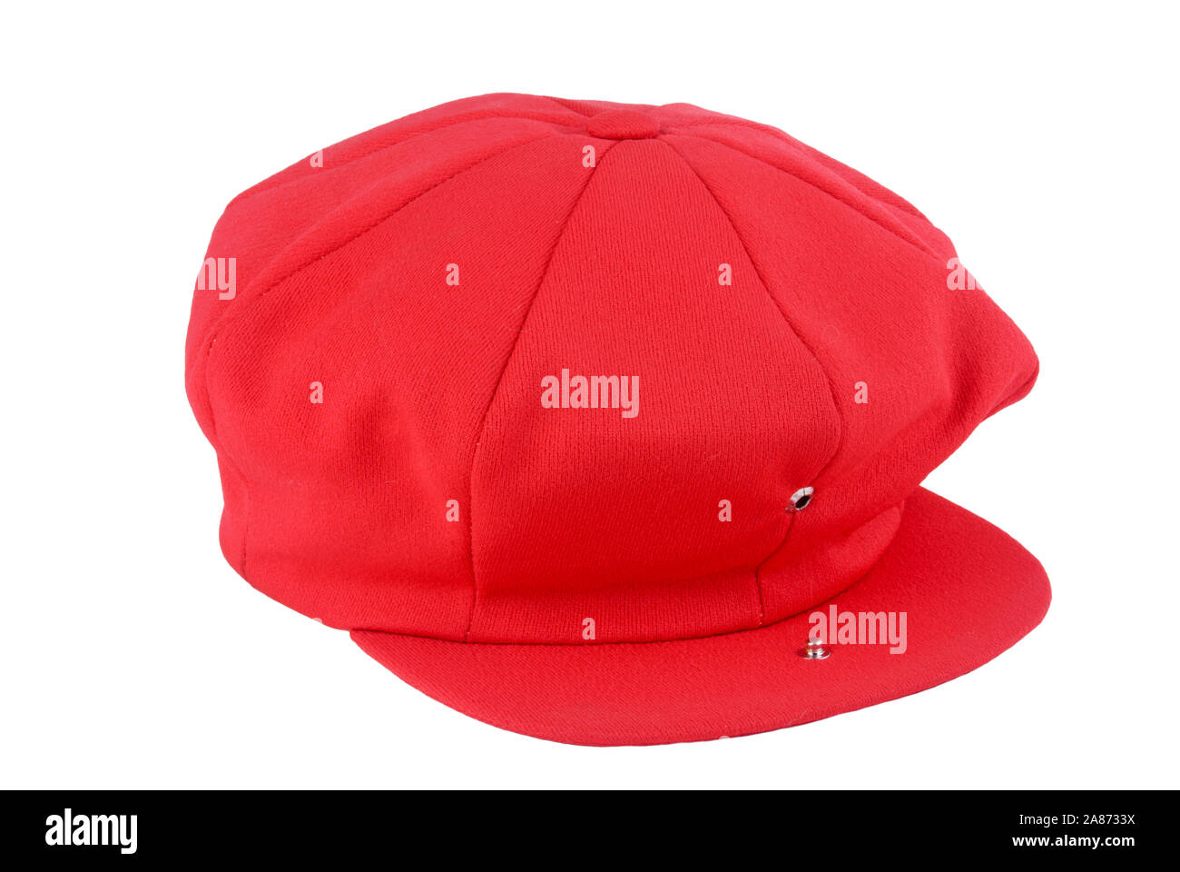 Eine neue rot gefärbten Stil newsboy Kappe mit dem Snap auf der Krempe unsnapped auf einem weißen Hintergrund. Stockfoto
