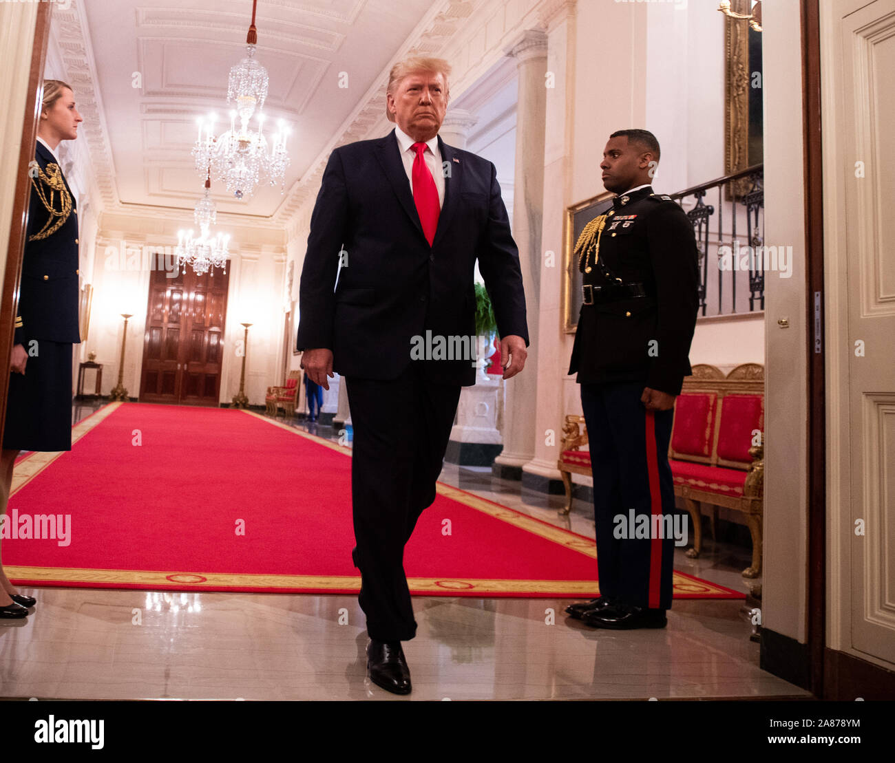 Washington, United States. 06 Nov, 2019. Präsident Donald Trump kommt für ein Event auf der Republikanischen gerichtliche Termine, im Weißen Haus in Washington, DC am Mittwoch, 6. November 2019. Foto von Kevin Dietsch/UPI Quelle: UPI/Alamy leben Nachrichten Stockfoto