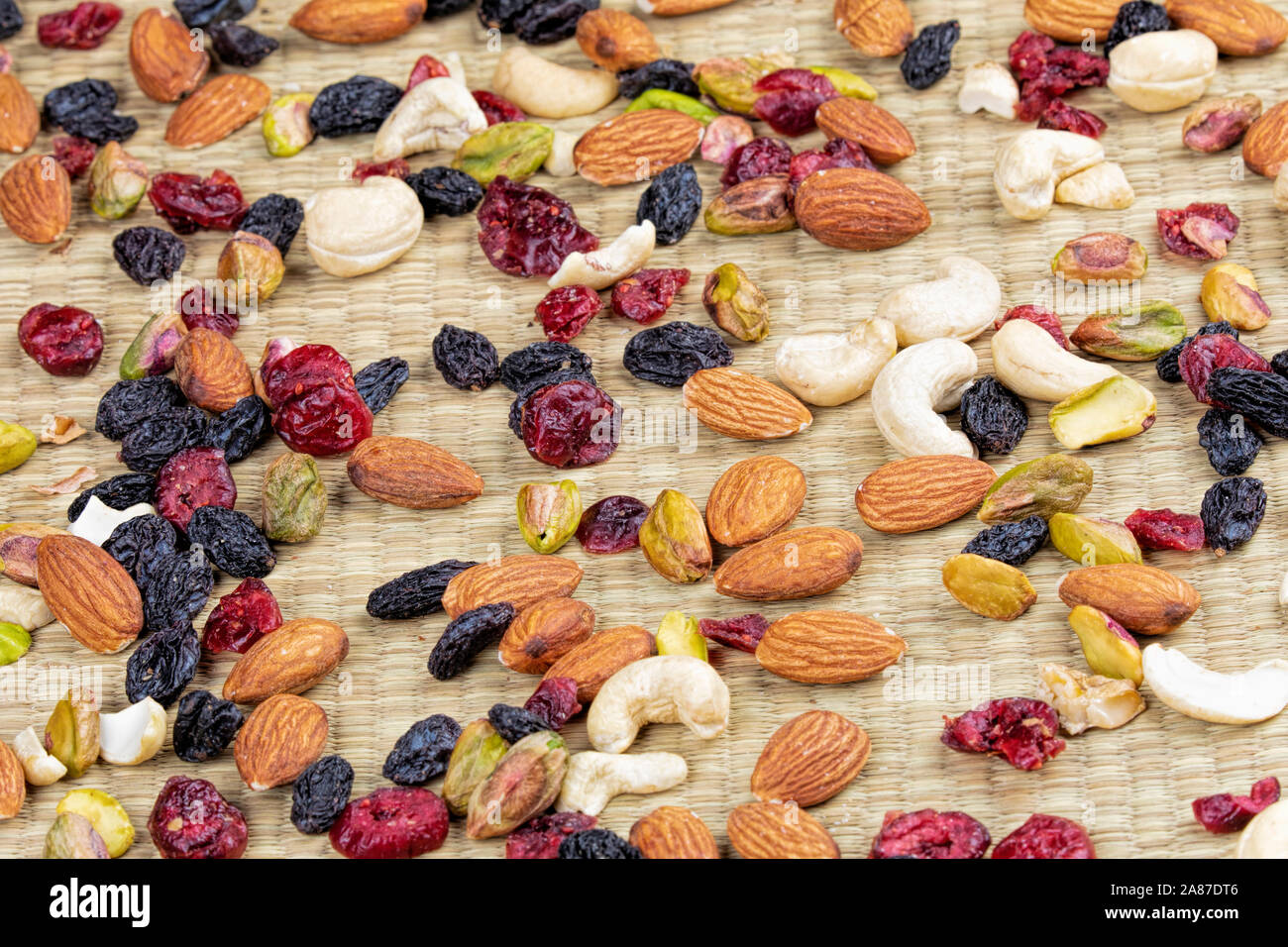 Trail Mix von Nüssen und Trockenfrüchten ein prima Snack für Unterwegs Stockfoto