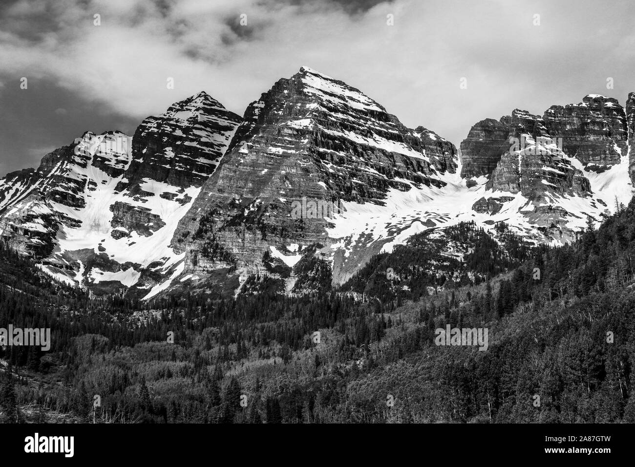 Maroon Bells Wildnis Colorado Rocky Mountains mit Schnee Stockfoto