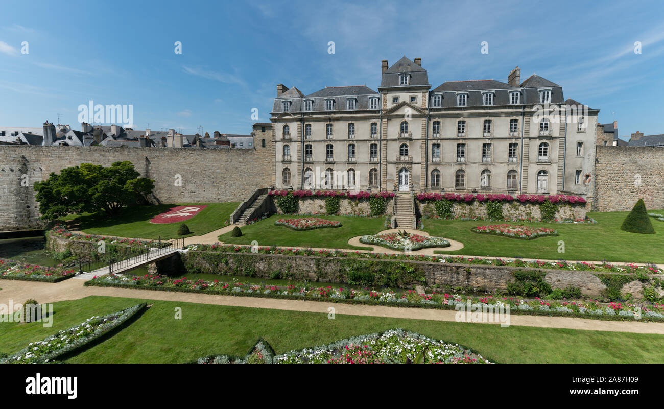Vannes, Morbihan/Frankreich - 25 August, 2019: Die Hermine Schloss und Gärten in der Stadt Wände Vannes in der Bretagne Stockfoto