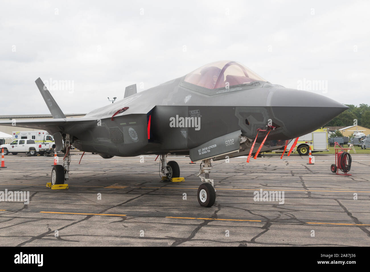 Die United States Air Force F-35 Lightning II kommt an der Willow Run Airport für die Thunder 2018 über Michigan Airshow. Stockfoto