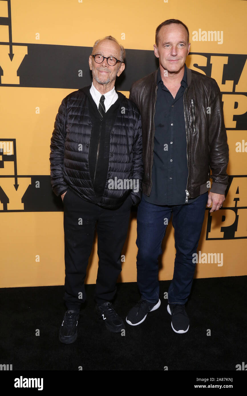 Öffnung Nacht des Slave Spielen im Golden Theater - Ankünfte. Mit: Joel Grey, Clark Gregg, Wo: New York, New York, United States Wenn: 07 Okt 2019 Quelle: Joseph Marzullo/WENN.com Stockfoto