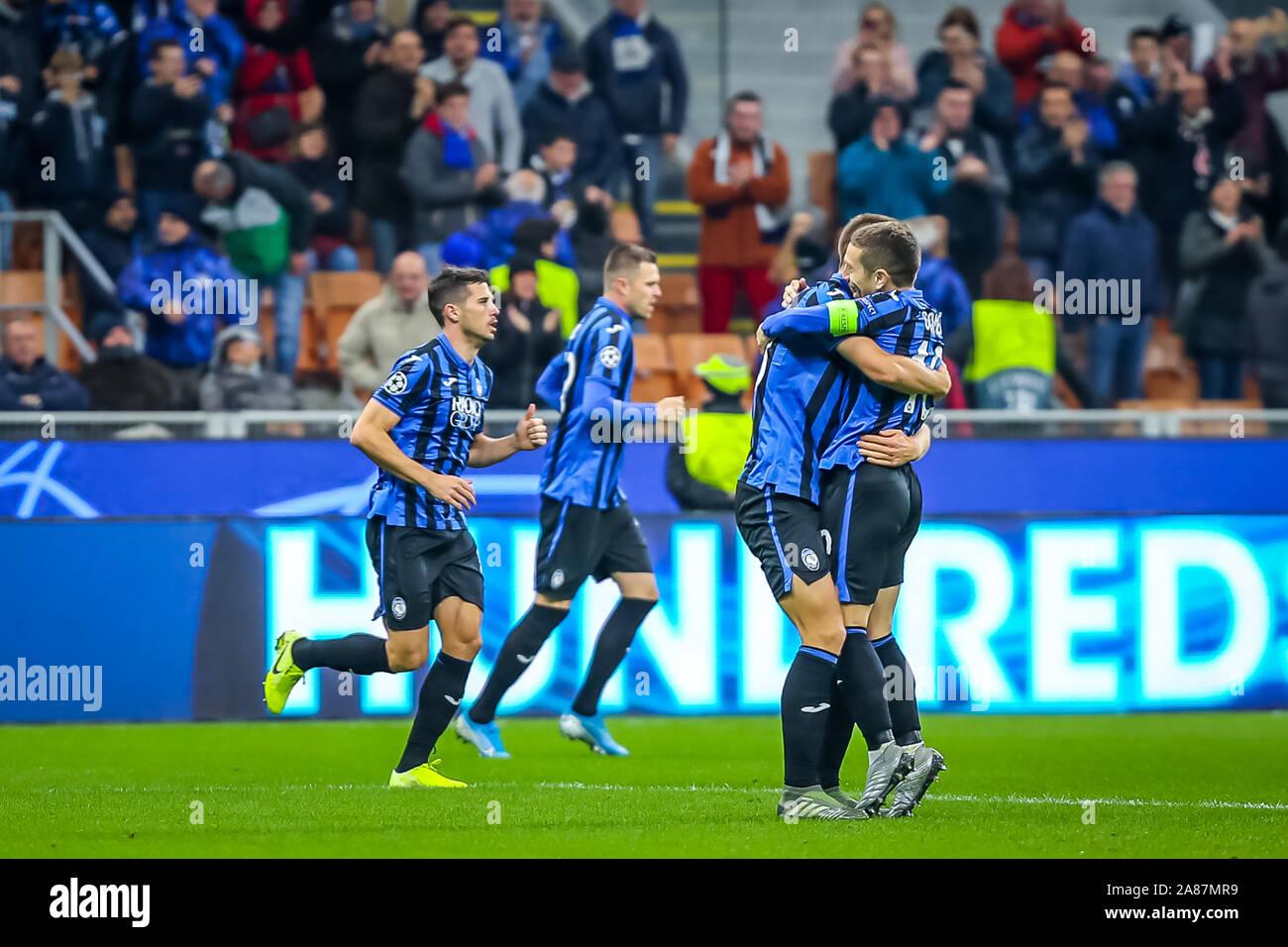 Mailand, Italien, 06. November 2019, Feier Ziel Atalanta bc während des Turniers runde, Gruppe C, Atalanta vs Manchester City - Fussball Champions League Männer Meisterschaft - Credit: LPS/Fabrizio Carabelli/Alamy leben Nachrichten Stockfoto