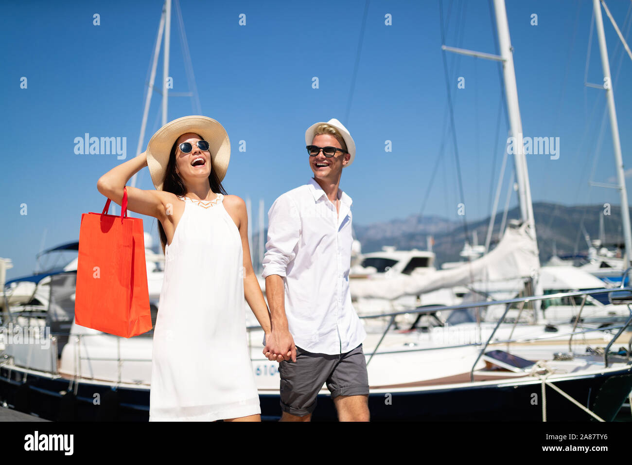 Paar auf Sommer Urlaub Reisen und Einkaufen Stockfoto Paar auf Sommer Urlaub Reisen und Einkaufen Stockfoto