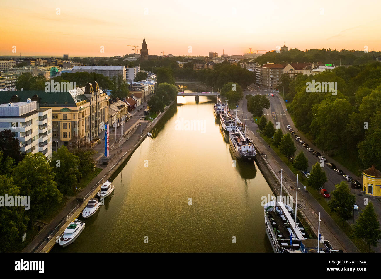 Der Fluss Aura verläuft durch die Stadt Turku in Finnland Stockfoto