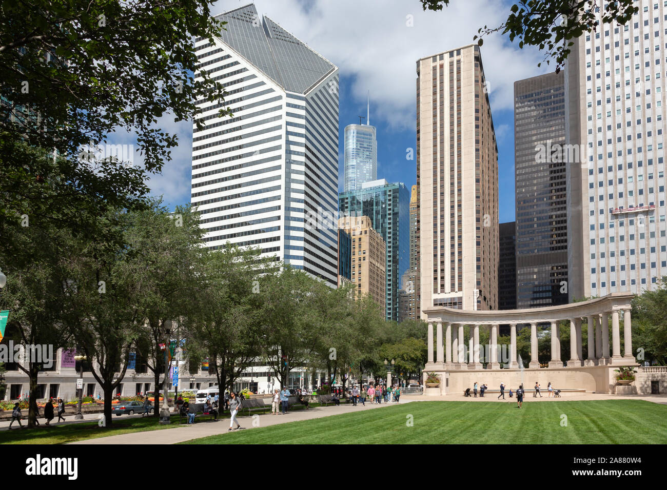 Wrigley Square und Millennium Monument, Millennium Park, der Loop, Chicago, Illinois, USA Stockfoto
