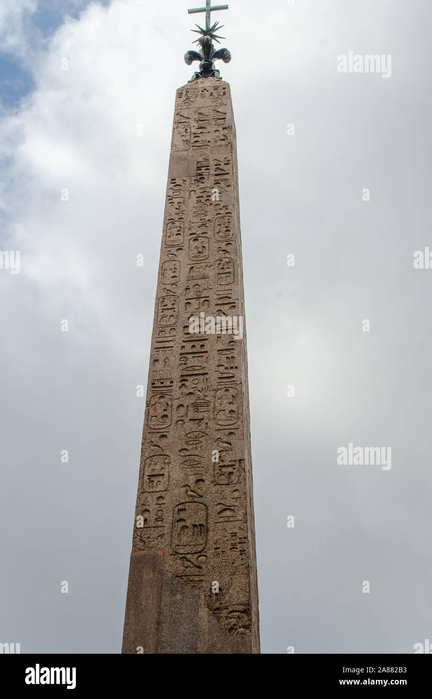 Ägyptischen Stil Obelisk an der Spanischen Treppe in Rom Italien Stockfoto