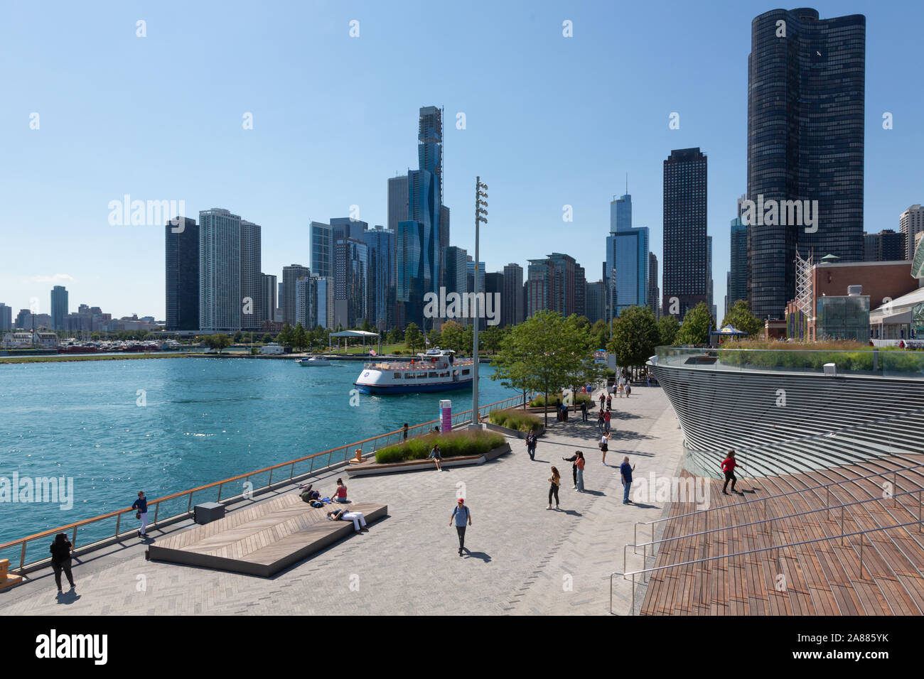 Blick vom Navy Pier suchen zurück zu Chicago Waterfront Stockfoto