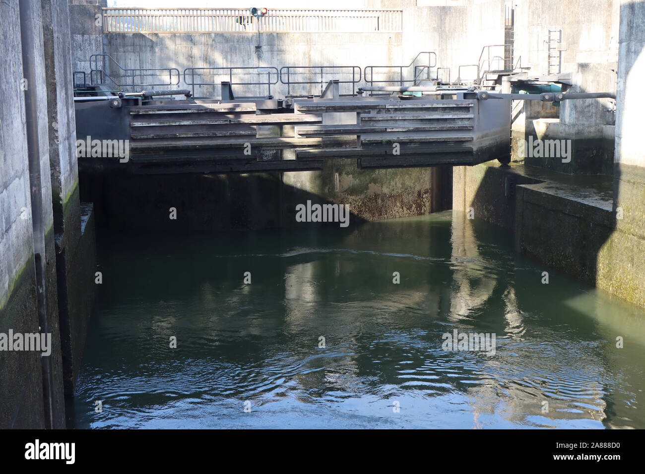 Eine der Sperren auf der schiffbare Fluss Duoro in Portugal Stockfoto