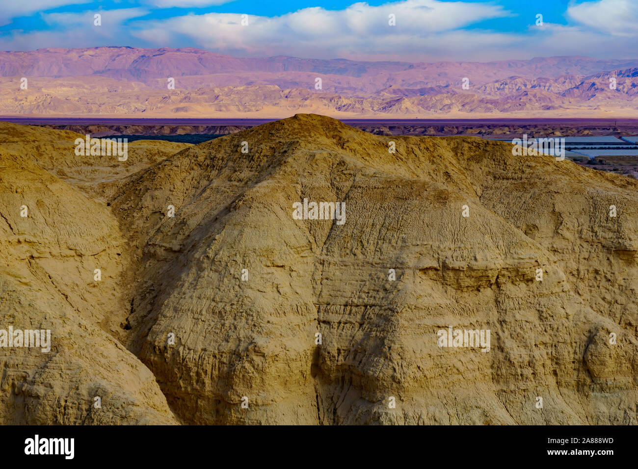 Landschaft von lissan Marl Felsen und die edom Berge, entlang der Arava Frieden Straße, im Süden Israels Stockfoto