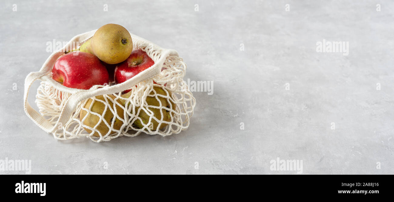 Null Abfall Konzept. Früchte in einem Netzbeutel Stockfoto