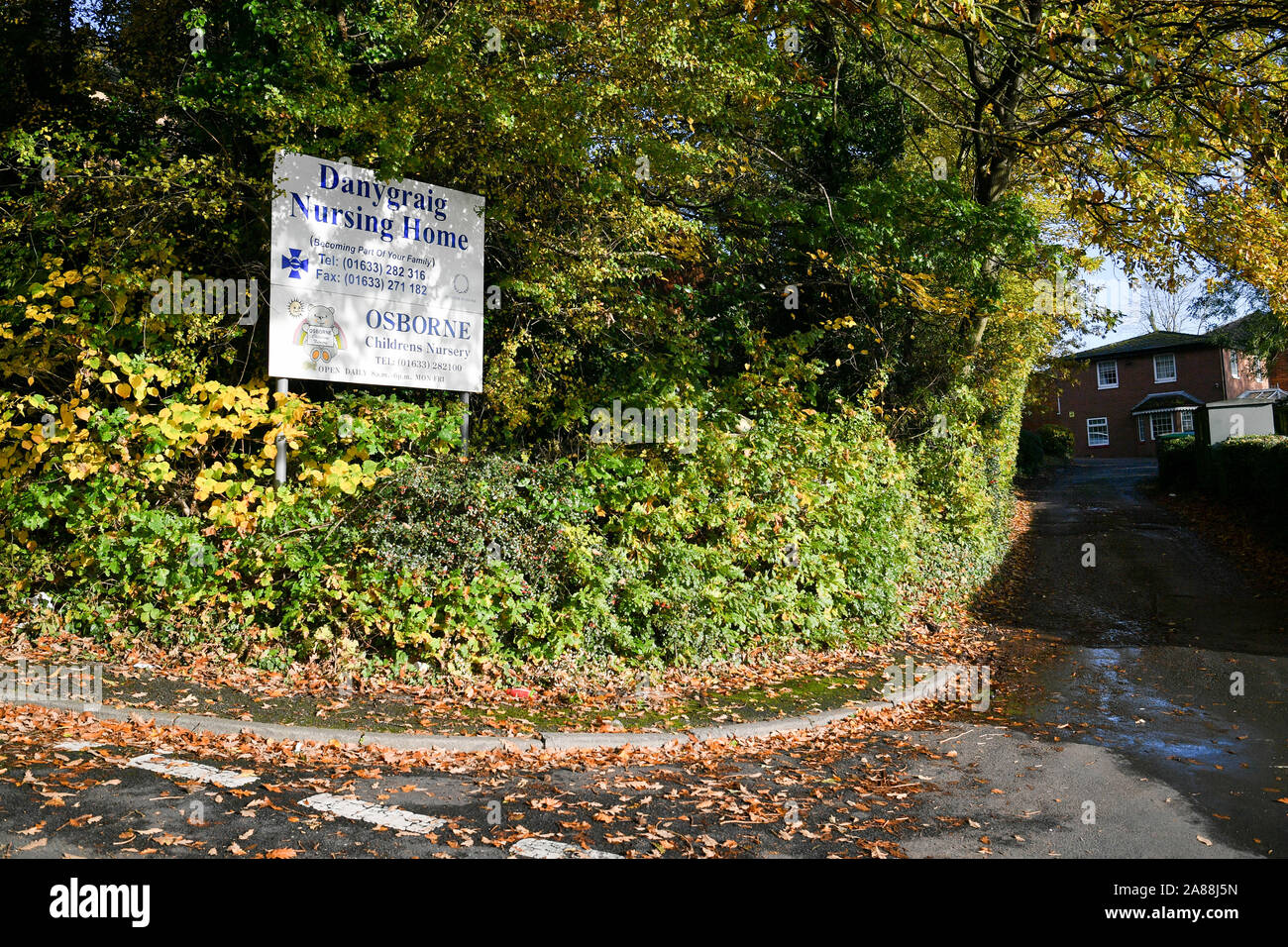 Die Beschilderung und Eingang der Spur Danygraig Pflegeheim in Newport, das ist einer von zwei Heime, in denen Gwent Polizei, sind Behauptungen, dass einige Mitarbeiter sind Opfer der modernen Sklaverei. Stockfoto