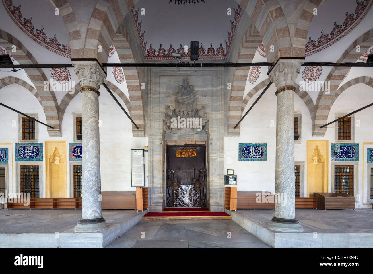 Blick auf den Eingang, Atik valide Moschee, Obereggingen, Istanbul, Türkei. Stockfoto