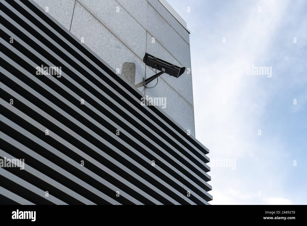 CCTV-Kameras werden entlang den Straßen installiert. Um zu überprüfen, Verkehrsbedingungen und Pflege Sicherheit Big Brother ist watching you Konzept Stockfoto