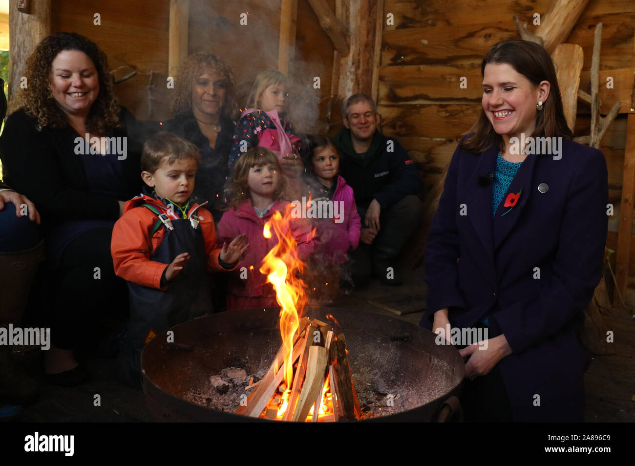 Die Fraktion der Liberalen und Demokratischen Partei Europas leader Jo Swinson bei einem Besuch in Freien Rangers Kindergarten während auf der allgemeinen Wahlkampagne Trail in Midsomer Norton, Somerset. Stockfoto