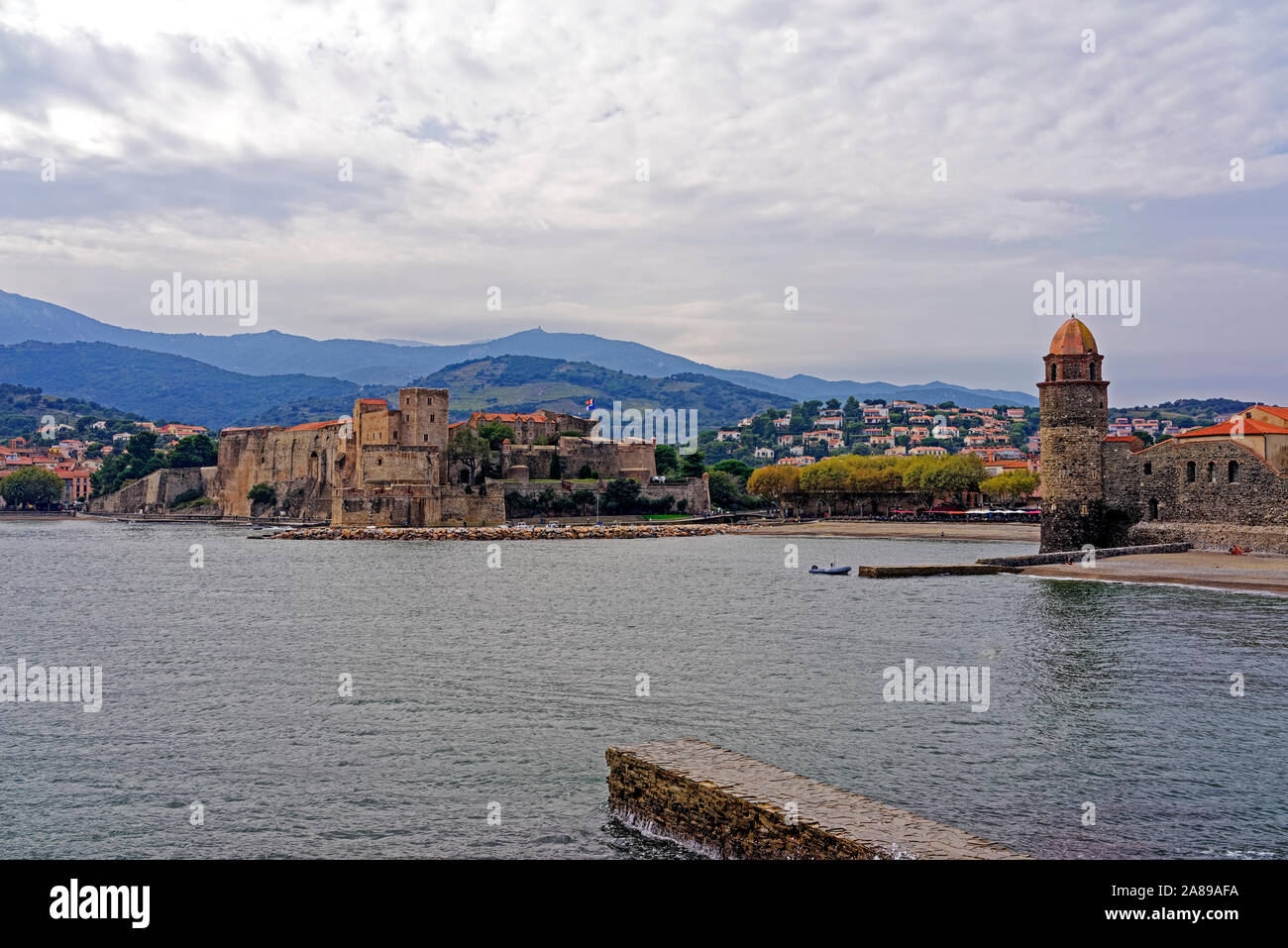 Leuchtturm, Bucht, Kirche, Église Notre-Dame-des-Anges, Festung, Château Royal de Collioure Stockfoto