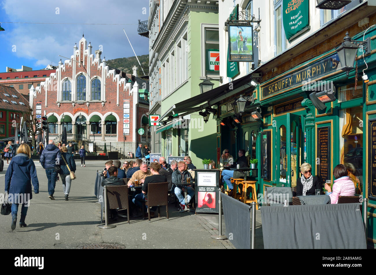Restaurants und Cafés in der Altstadt von Bergen. Bergen, Norwegen Stockfoto