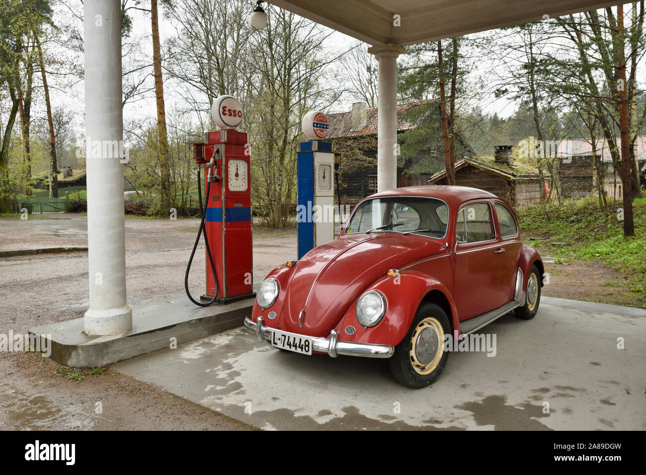 Alte Tankstelle an der Norwegischen Kulturhistorischen Museum (Norsk folkemuseum) an Bygdoy. Oslo, Norwegen Stockfoto