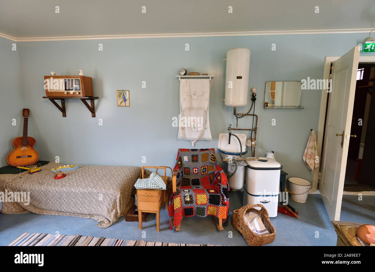 Inneneinrichtung eines Hauses der sechziger Jahre. Das Norwegische Museum für Kulturgeschichte (Norsk Folkemuseum) in Bygdoy. Oslo, Norwegen Stockfoto