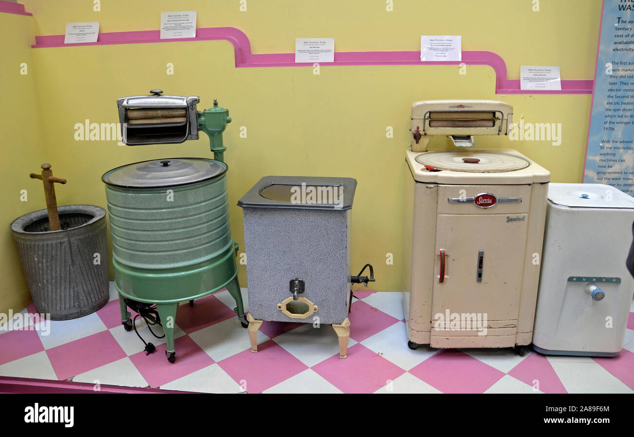 Frühe Waschmaschinen in der Abbey Pumping Station, Leicester. Museum für Wissenschaft und Technologie - Ausstellungen zu waschen, Abwasser, Verkehr. Stockfoto