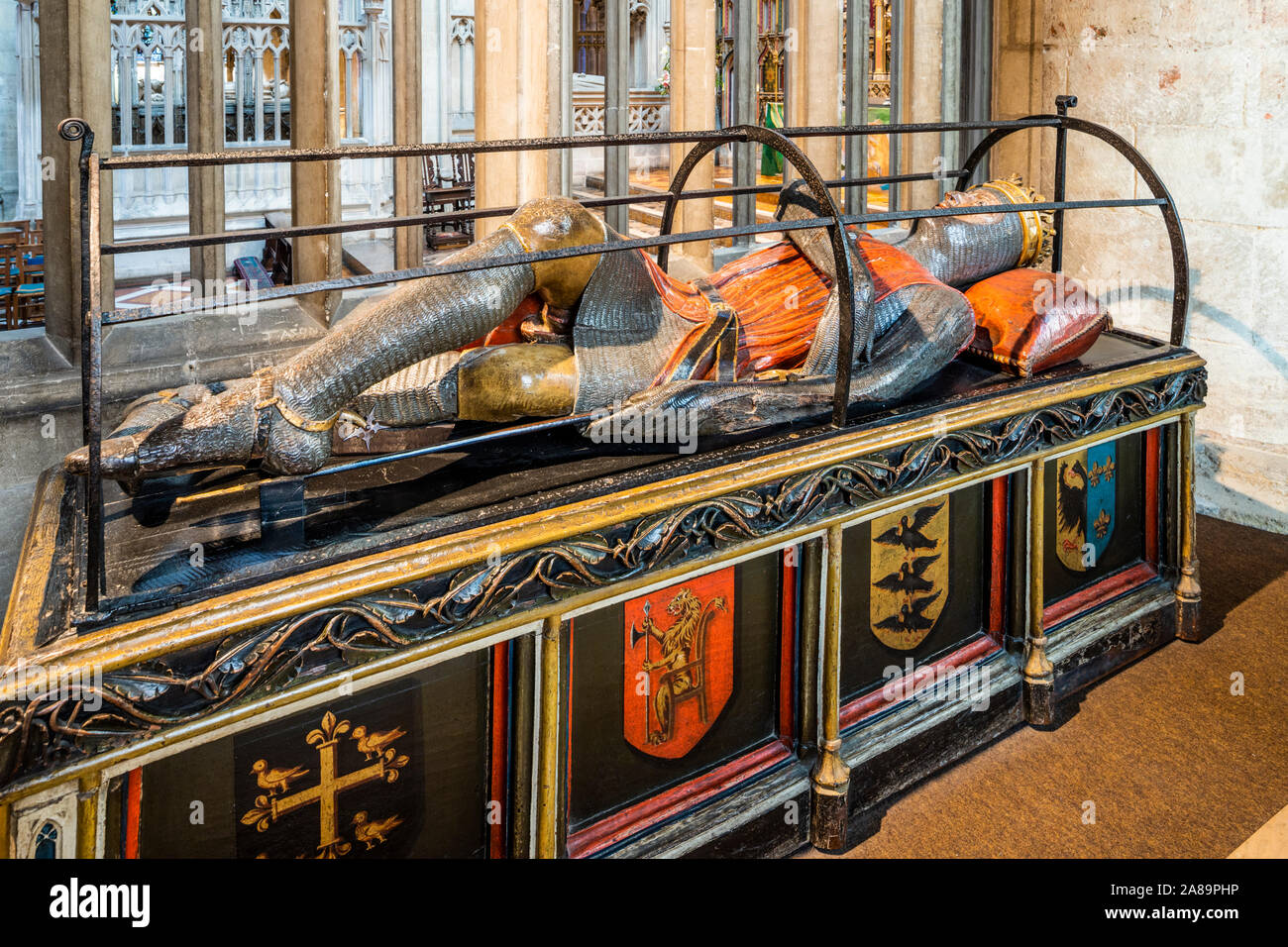 Bildnis (aus Mooreiche geschnitzt) von Robert Curthose, Herzog der Normandie, ältester Sohn von Wilhelm dem Eroberer, die in der Kathedrale von Gloucester UK - er starb 1134. Stockfoto