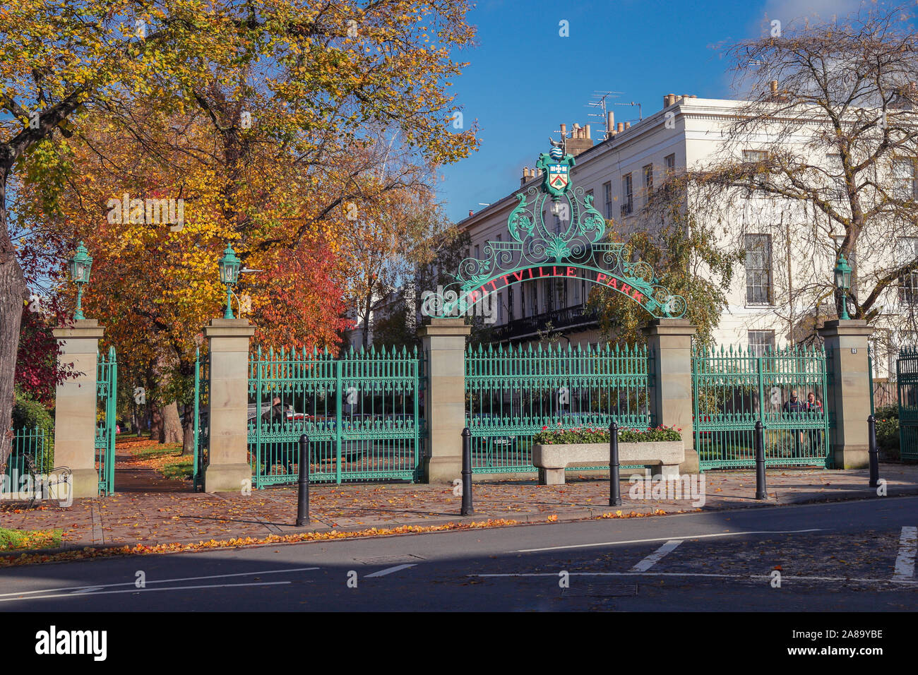 Pittville Park gates Cheltenham, Gloucestershire, Großbritannien Stockfoto