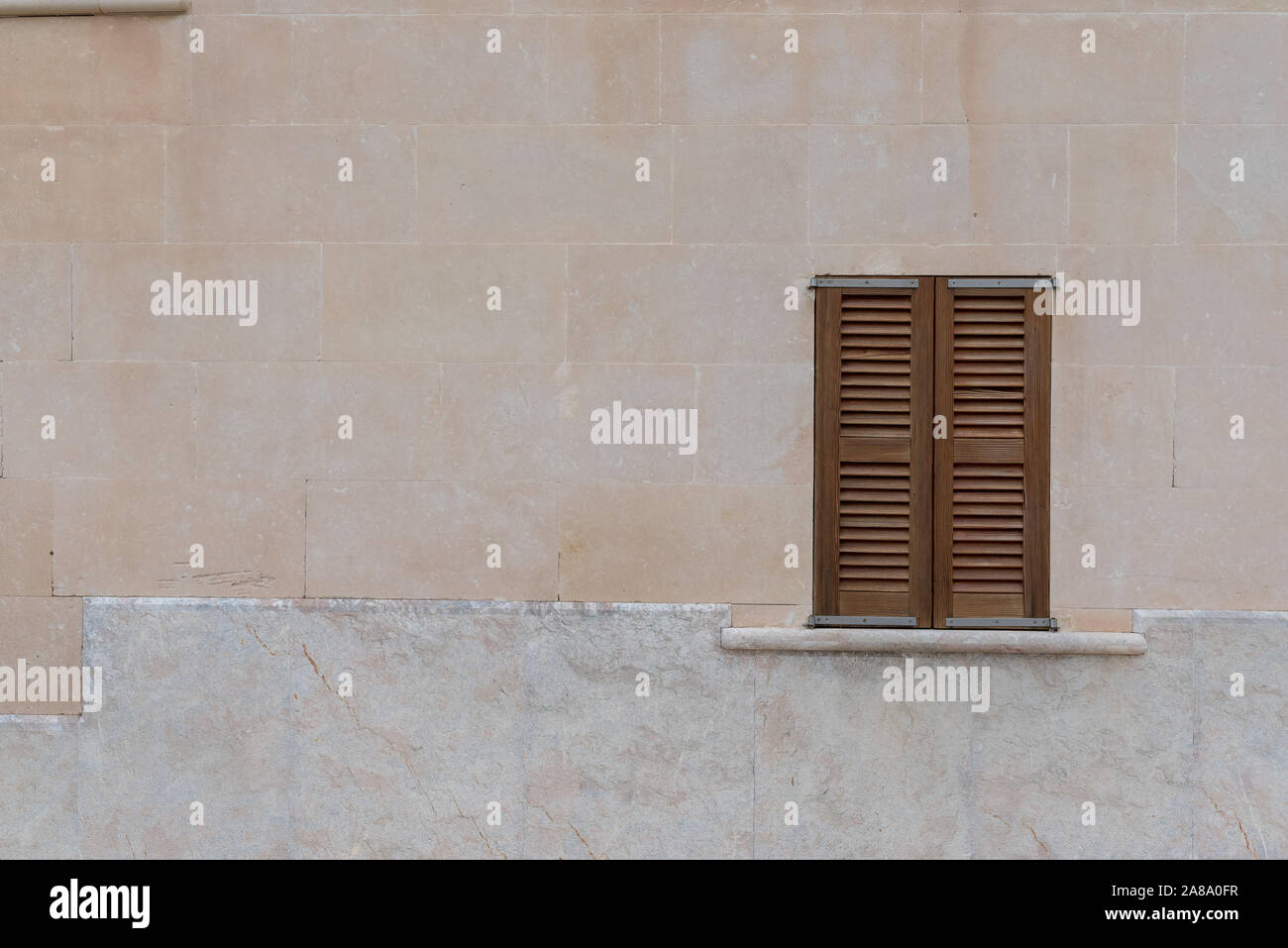 Urlaub Spanien Resort El Arenal städtische Straßen Holiday Resort Fensterläden auf eigene Stockfoto