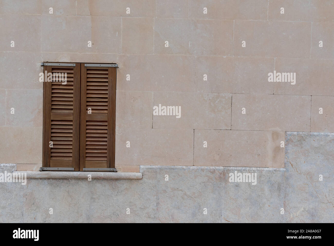 Urlaub Spanien Resort El Arenal städtische Straßen Holiday Resort Fensterläden auf eigene Stockfoto