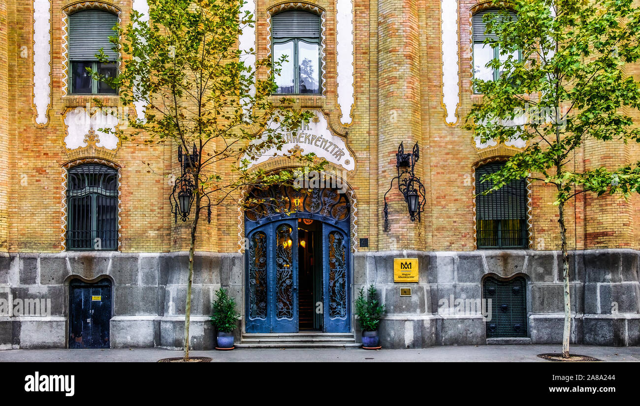 Budapest, Ungarn, Aug 2019, Ungarische Staatskasse Gebäude Eingang Stockfoto