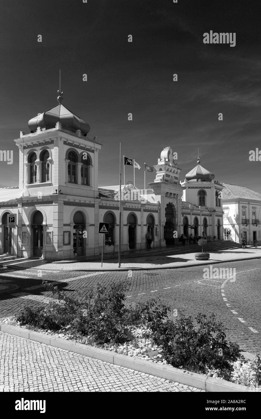 Die Maurische Markt Gebäude inspiriert, Loule, Algarve, Portugal, Europa Stockfoto