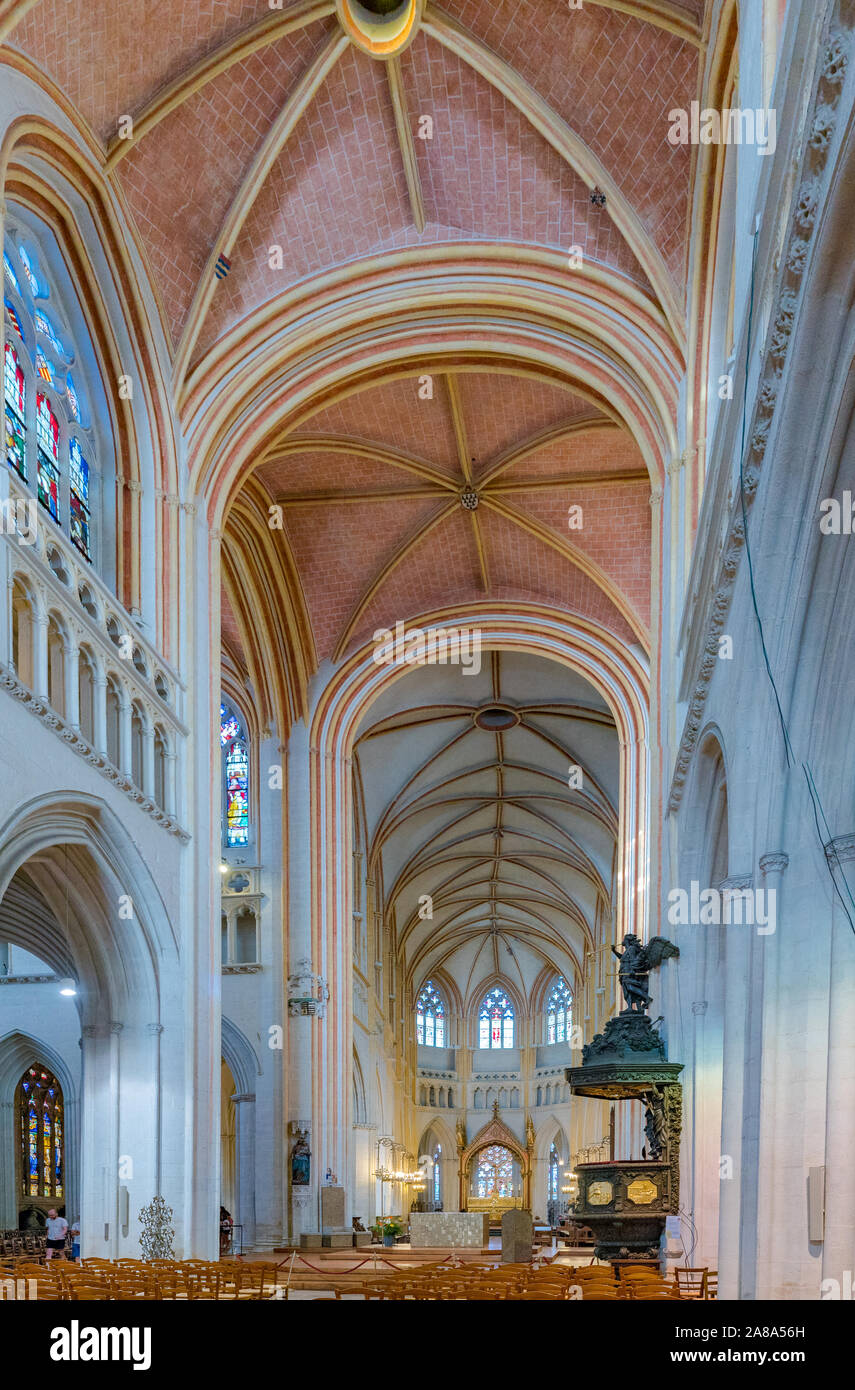 Quimper, Finistere/Frankreich - 23. August 2019: Innenansicht der Kathedrale Saint Corentin, Quimper in der Bretagne Stockfoto