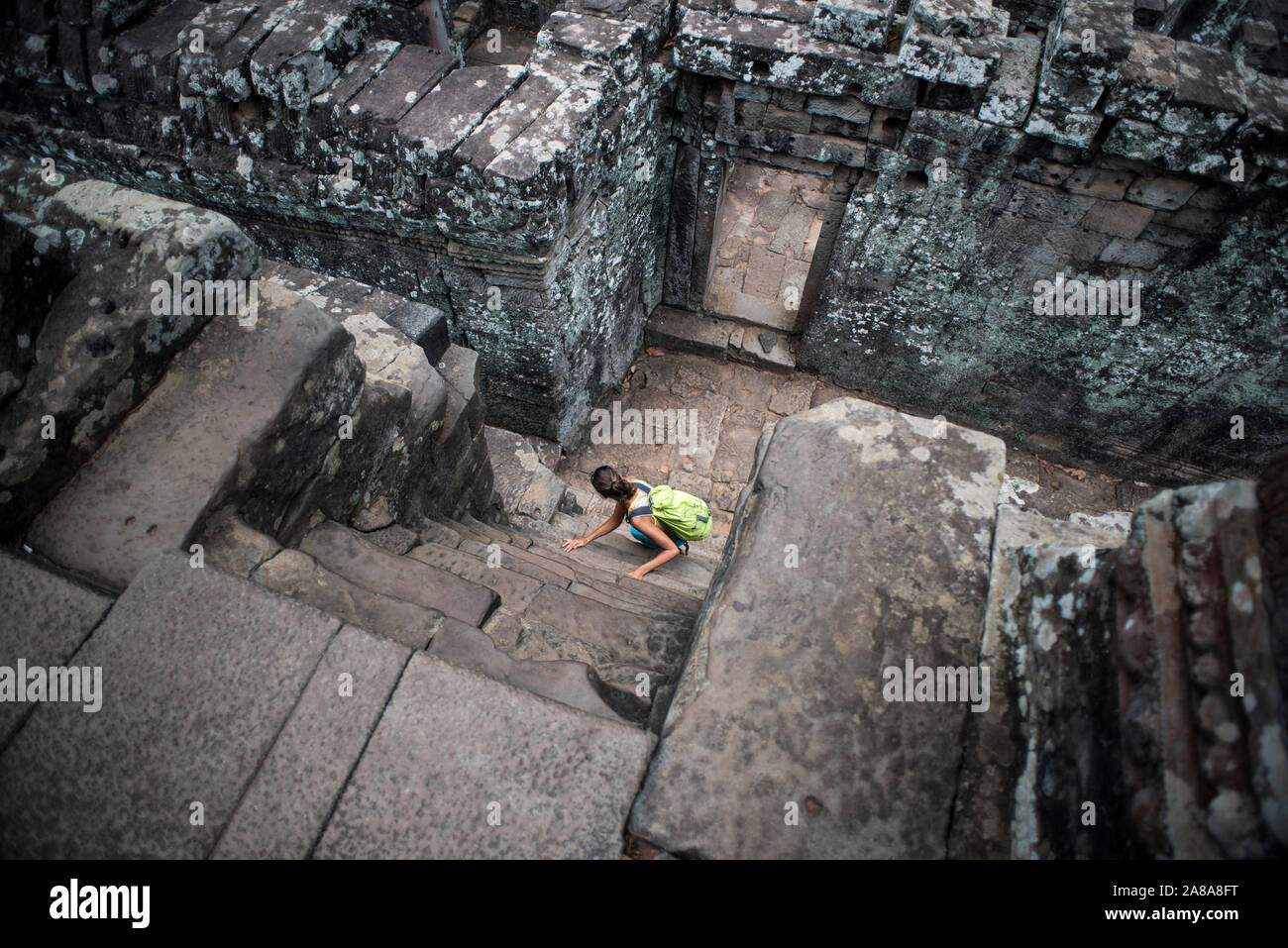 Eine weibliche touristische Bilder bei Bayon, ankor Thom Tempel, Angkor Wat, Siem Reap, Kambodscha. Stockfoto