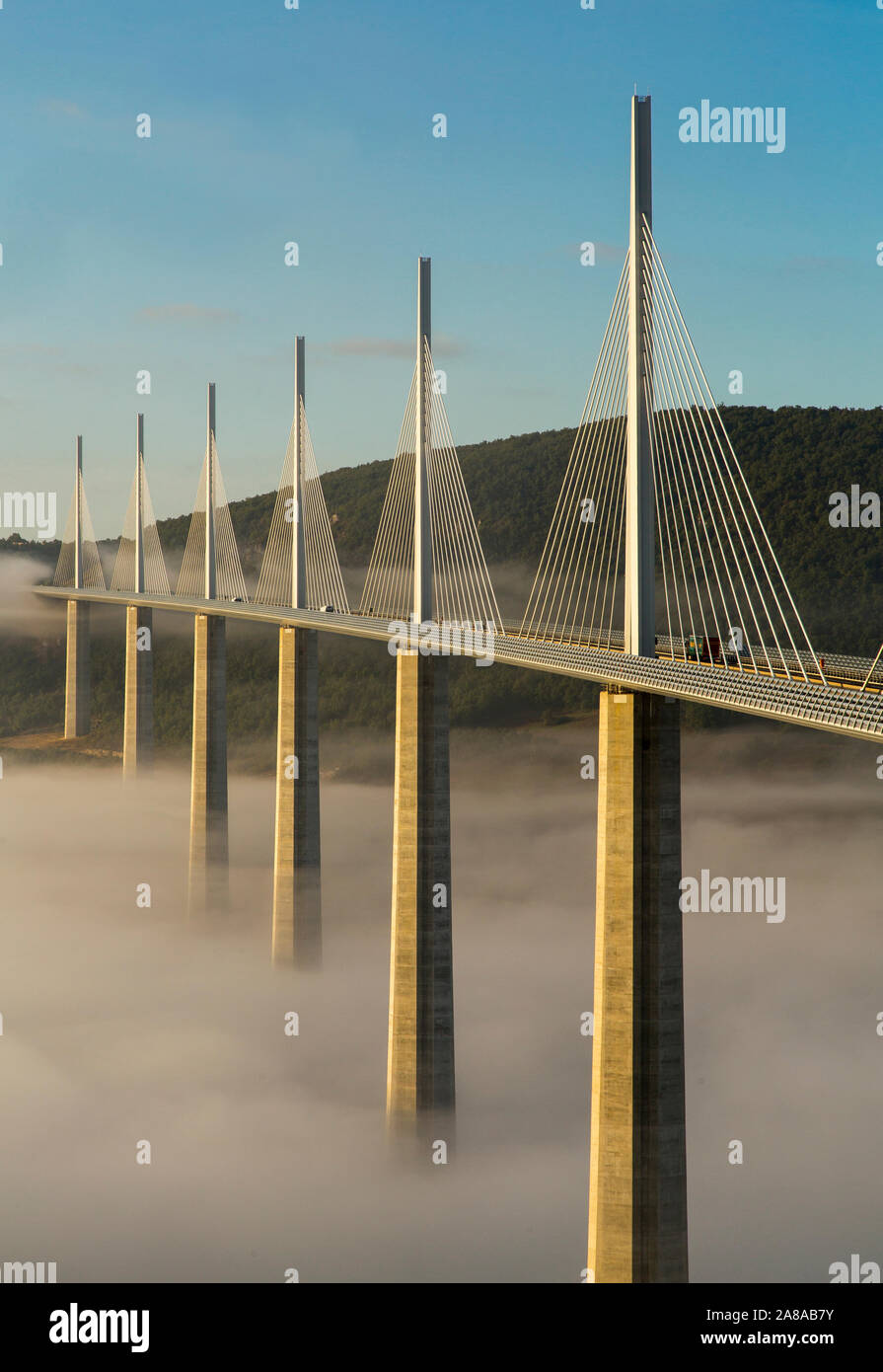 Höchste Brücke der Welt, Viadukt von Millau, Frankreich Stockfoto