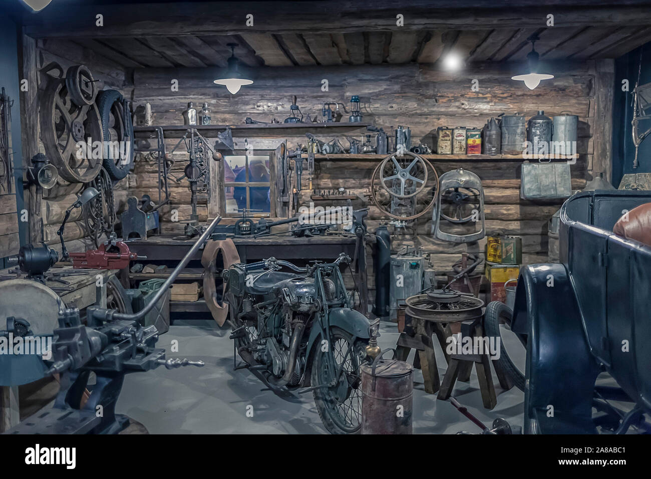 Werkstatt garage -Fotos und -Bildmaterial in hoher Auflösung – Alamy