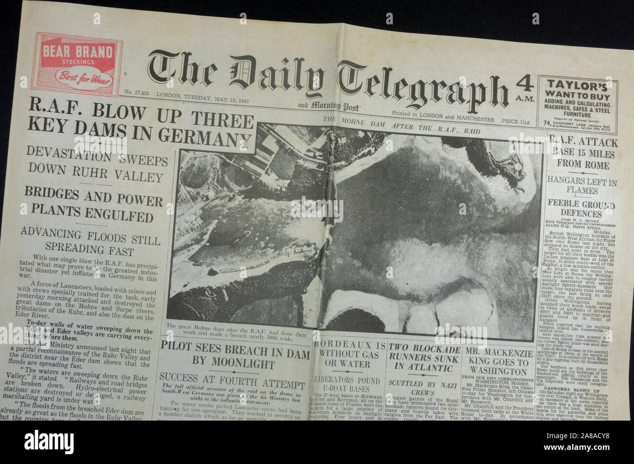 Die vordere Seite des Daily Telegraph (Nachbau), 18. Mai 1943, dem Tag nach dem Dam Busters Raid. Stockfoto