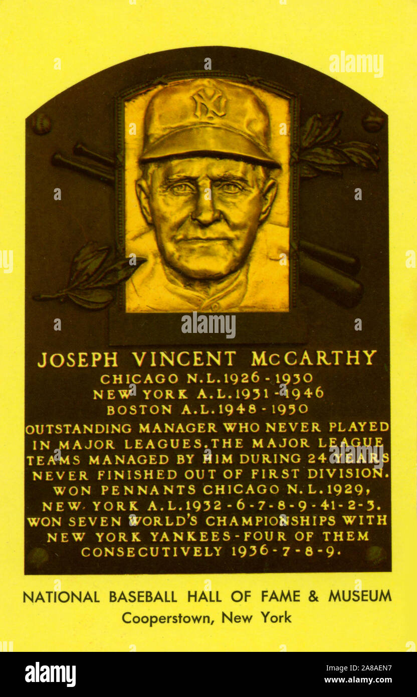Souvenir Postkarte zum Gedenken an Joe McCarthy's Gedenktafel am National Baseball Hall of Fame in Cooperstown, New York. Stockfoto