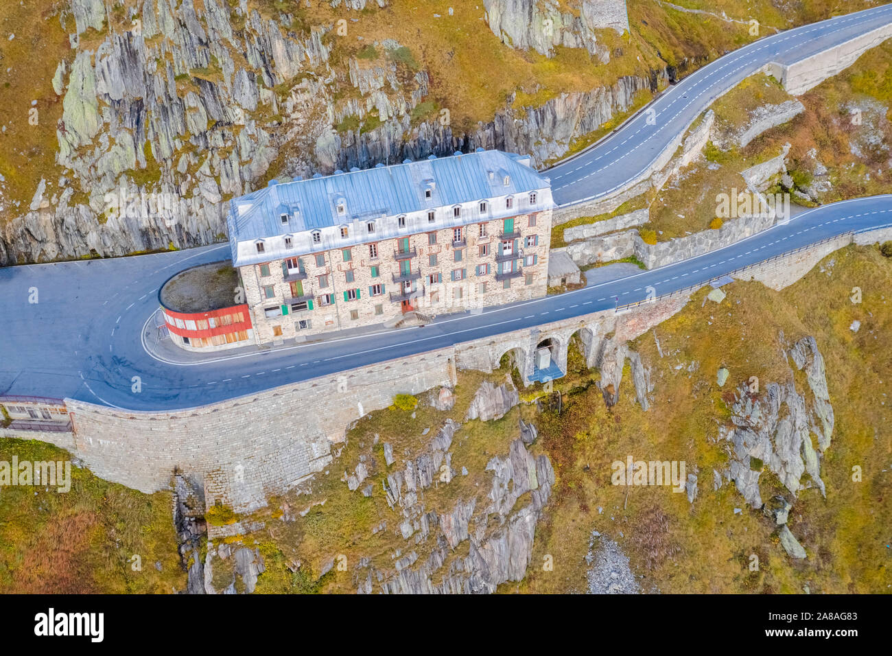 Luftaufnahme des Belvedere Hotel und der Furka Pass Road, Obergoms, Kanton Wallis, Schweizer Alpen, Schweiz. Stockfoto