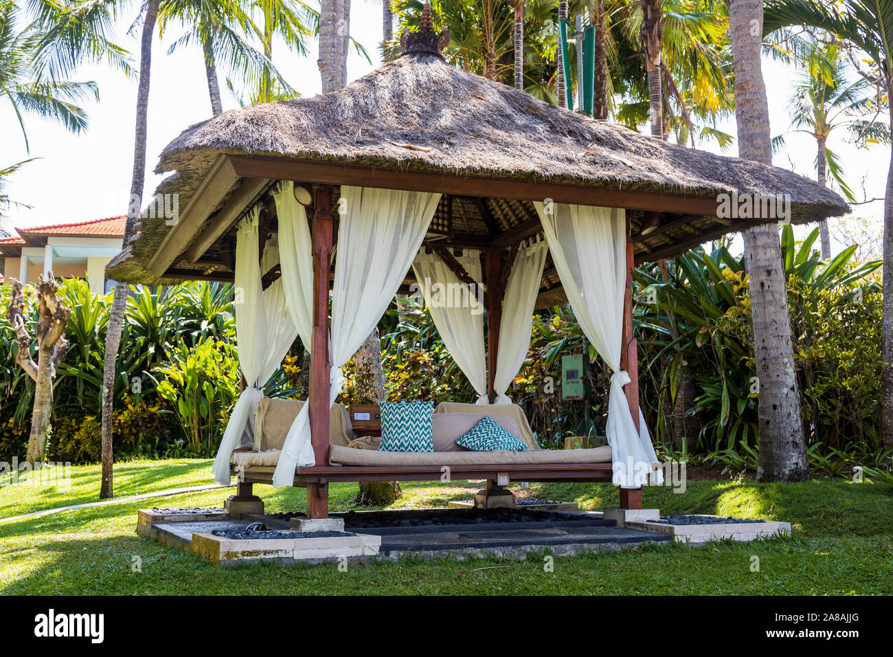 Luxus Vordach Liegen oder Liegestühle, Nusa Dua, Bali, Indonesien, Südostasien, Asien Stockfoto