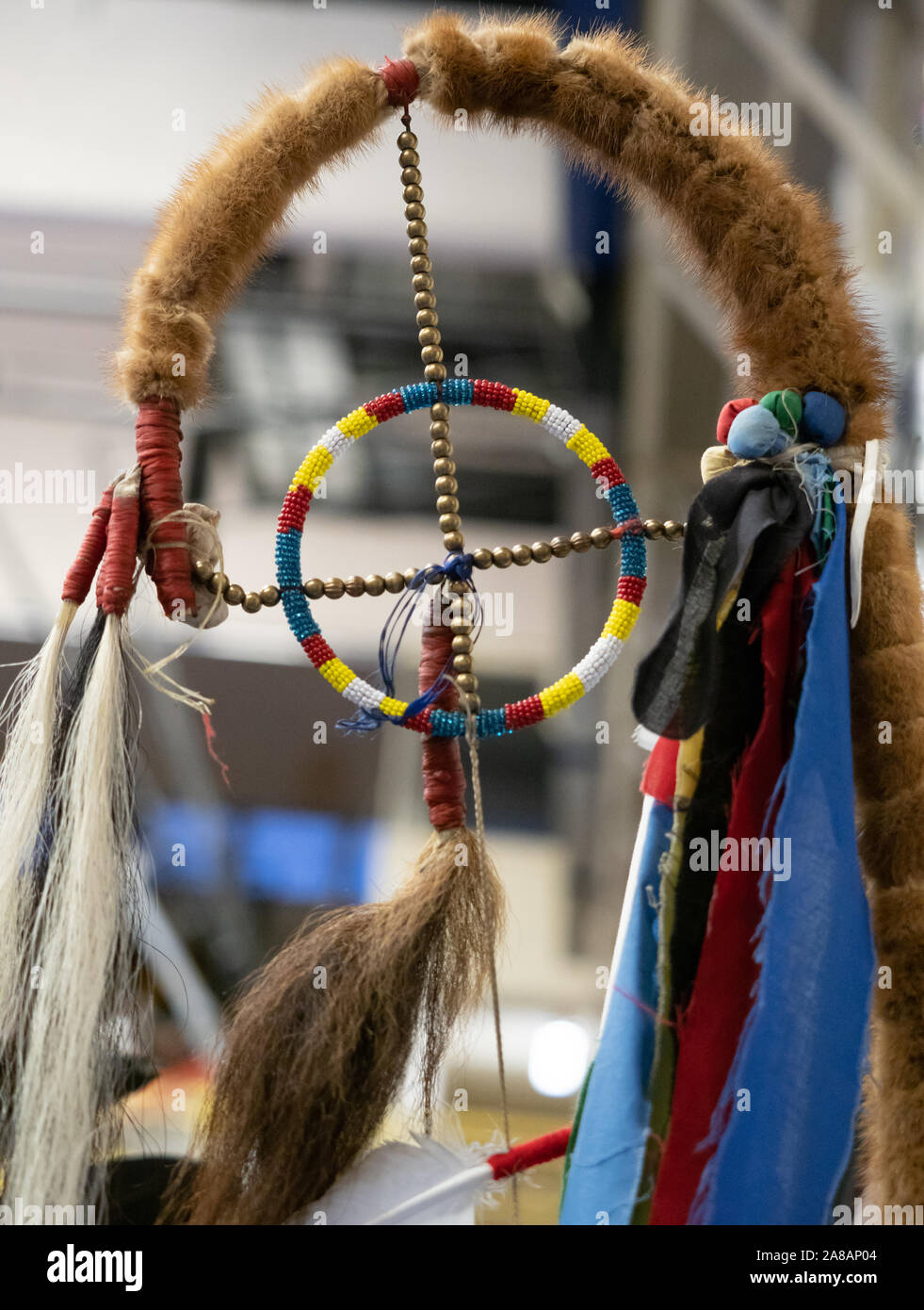 Perlen, Pelz, und Haar Dream Catcher bei einer nativen amerikanischen Pow Wow. Stockfoto