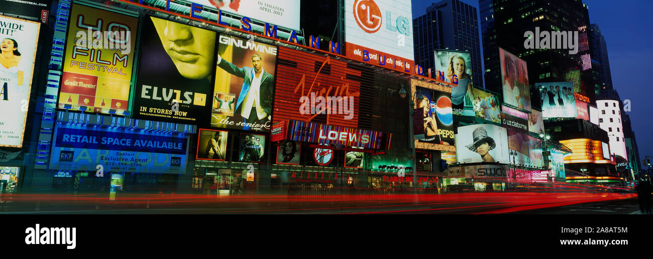 Werbetafeln an Gebäuden in einer Stadt, Times Square, New York City, New York City, New York State, USA Stockfoto