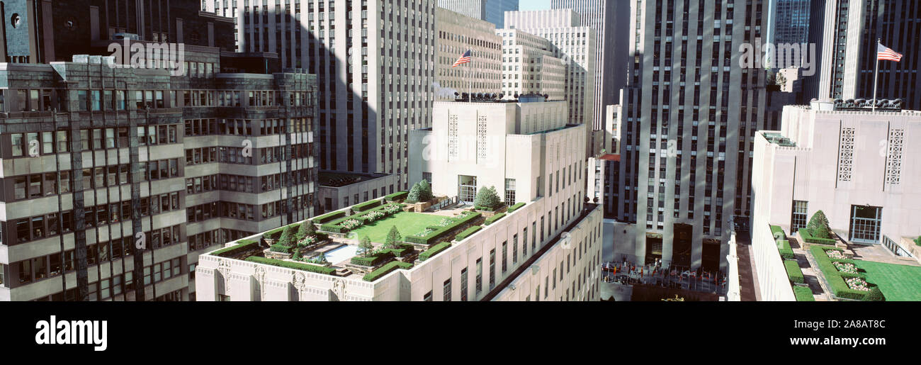 Dachterrasse mit Blick auf das Rockefeller Center, NYC, New York City, New York State, USA Stockfoto