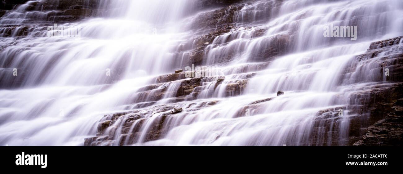 Nahaufnahme von Wasserfall, Glacier National Park, Montana, USA Stockfoto