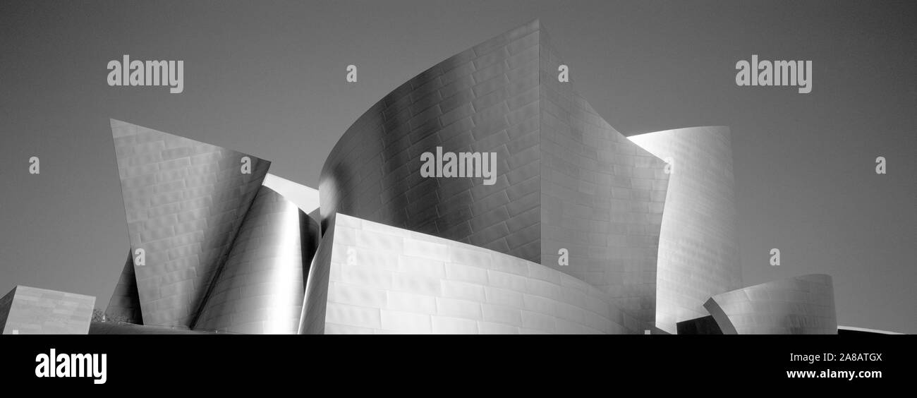 Low Angle View eines Gebäudes, Walt Disney Concert Hall, Los Angeles, Kalifornien, USA Stockfoto
