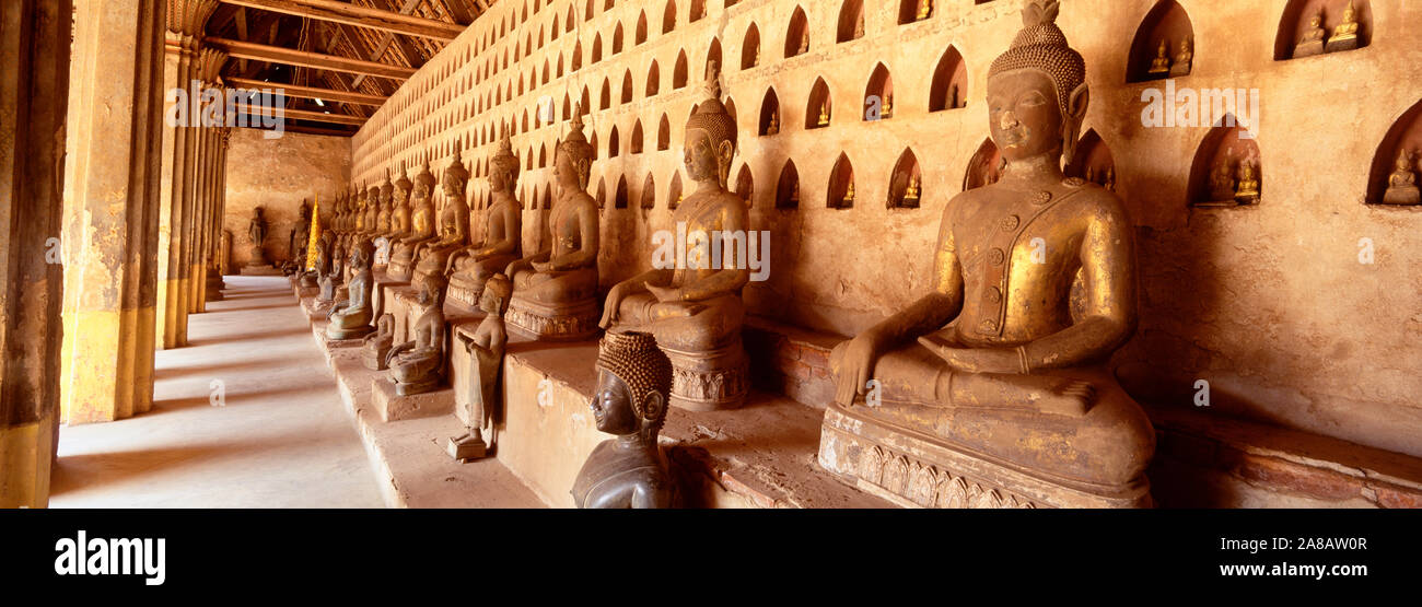 Buddha Skulpturen innen Mehrwertsteuer Si Saket Tempel, Vientiane, Laos Stockfoto