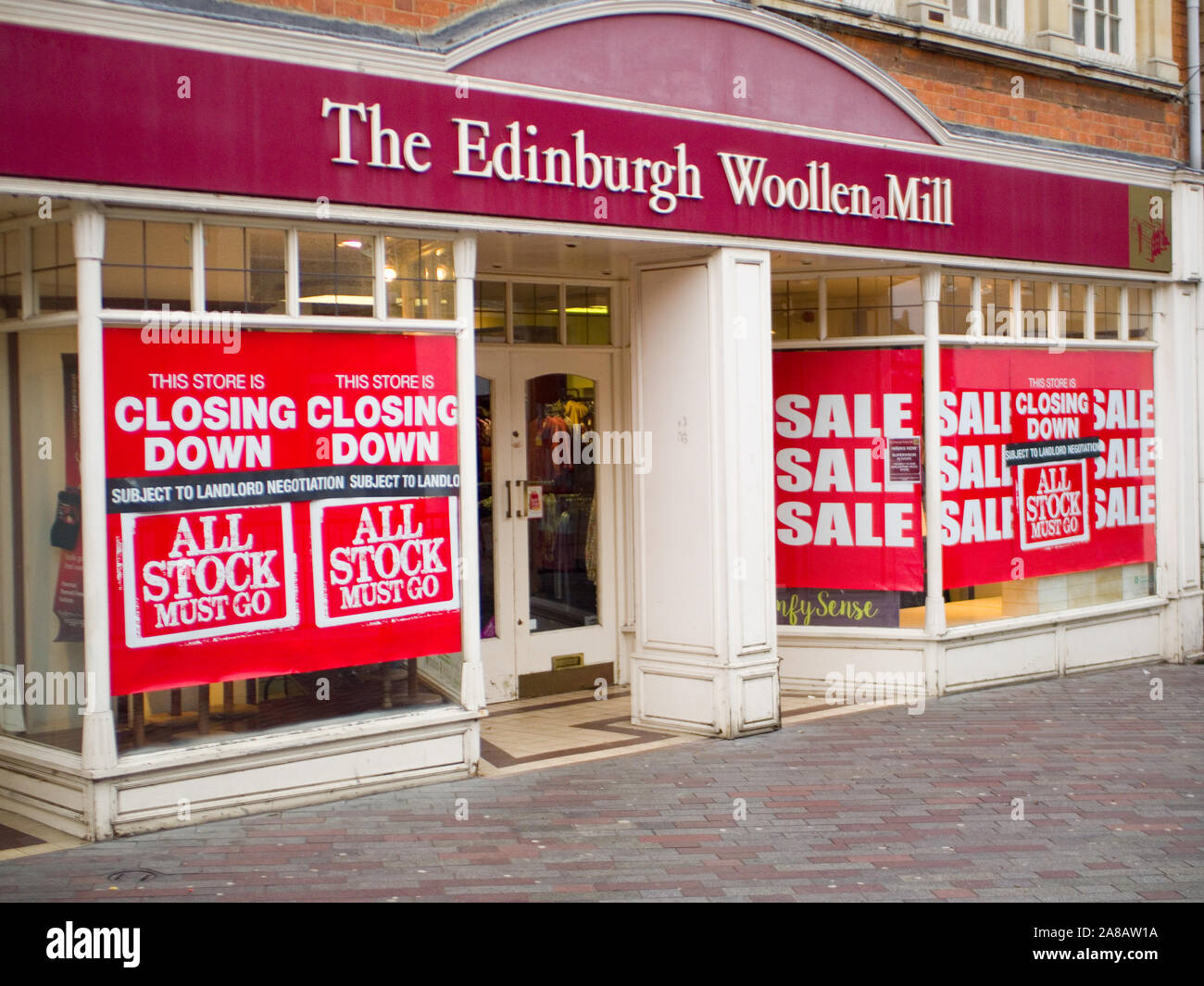 Schließung Verkauf am Edinburgh Woollen Mill in Northampton Town Center, ein Zeichen der kämpfenden High Street Einzelhandel. Northampton, Großbritannien Stockfoto